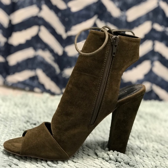 Peep toe Olive green shoe - Picture 2 of 4